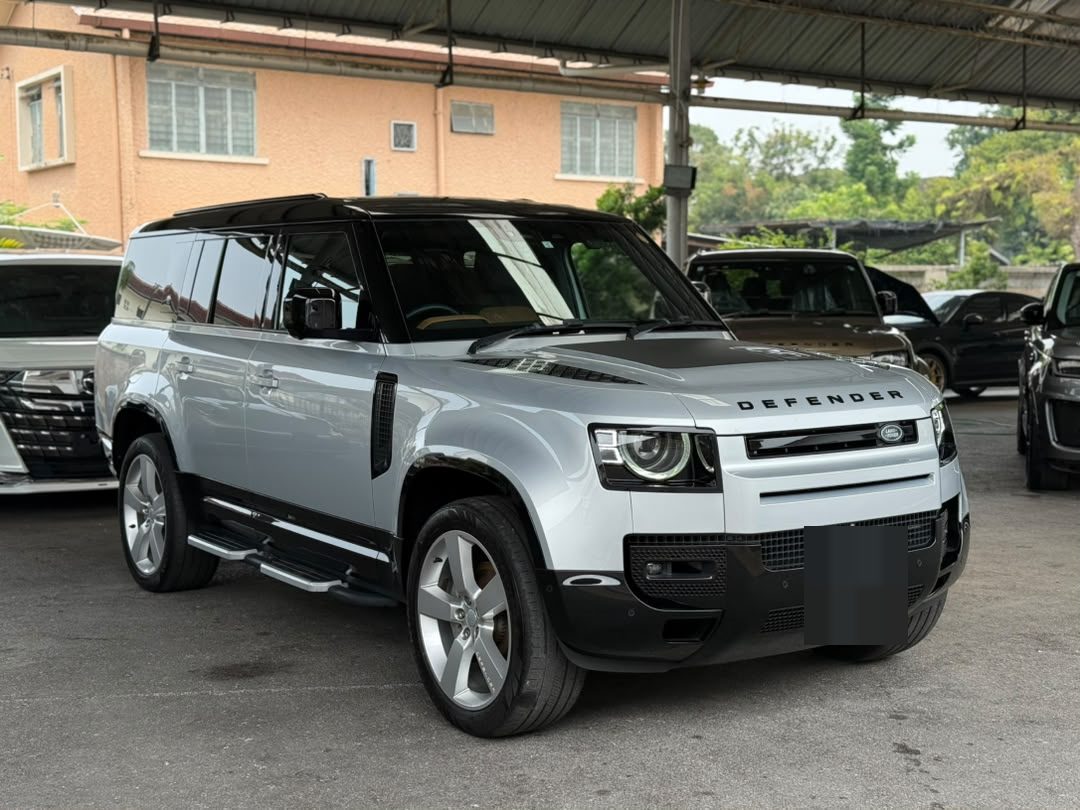 2023 Land Rover Defender 130 X-Dynamic HSE 3.0 8-seater